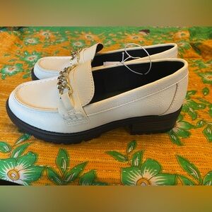 Old navy chunky white faux leather Gold buckle Loafer 6 NEW